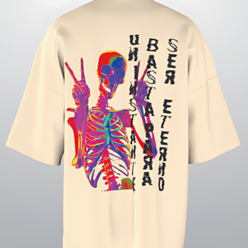 Camiseta regular fit beige con estampado Calaca Rainbow y frase 'Un instante basta para ser eterno